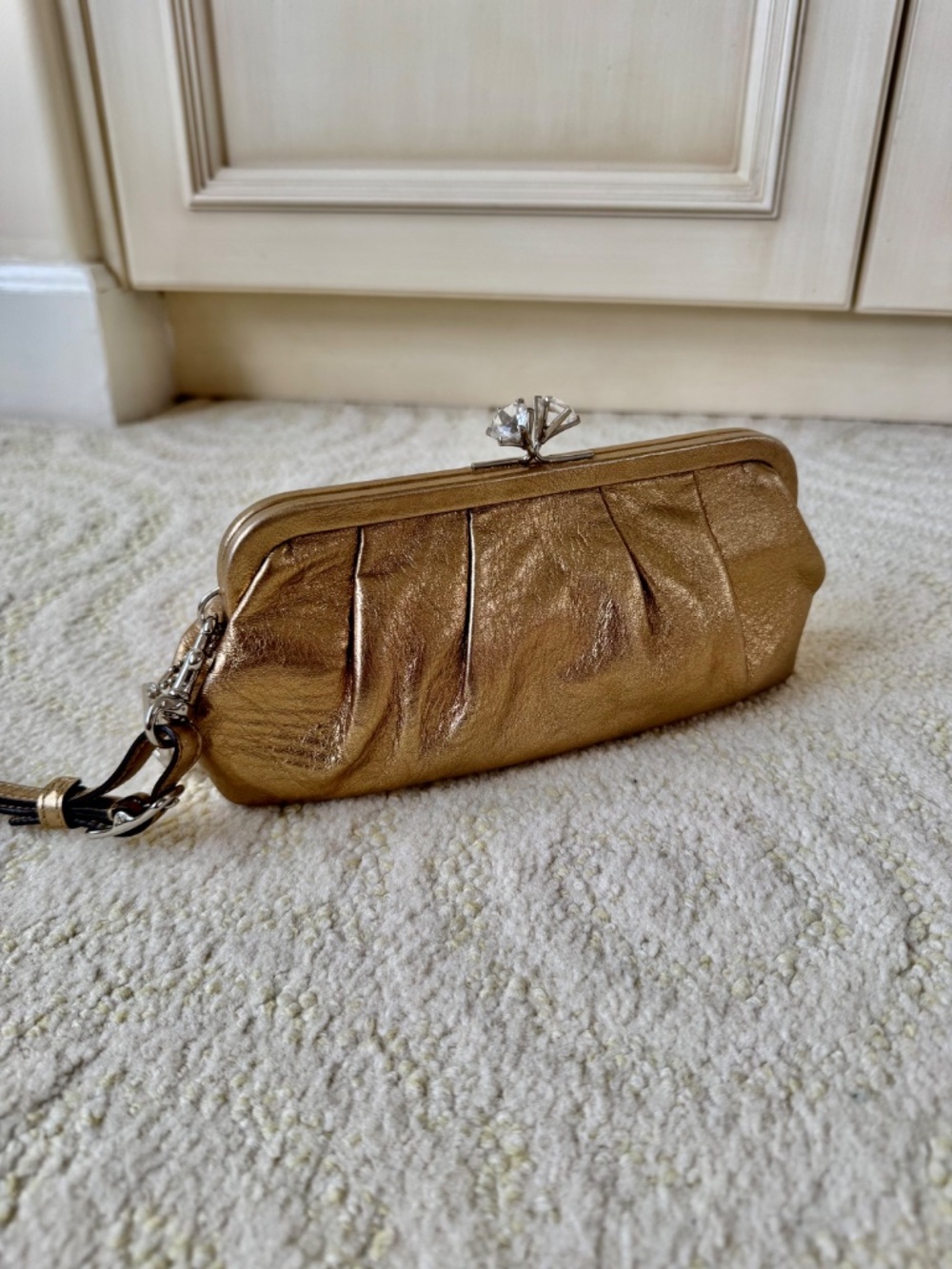 Coach Gold Metallic Kiss Lock Wristlet - Picture 3 of 11